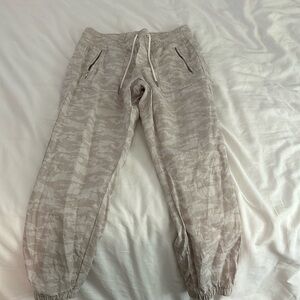Athleta like-new cream linen joggers